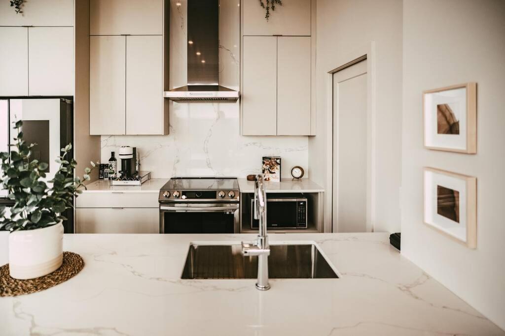 New Luxury 2Br Penthouse Apt In Central Halifax Ngoại thất bức ảnh